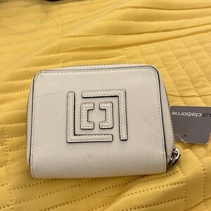 White NWT women’s zipper wallet